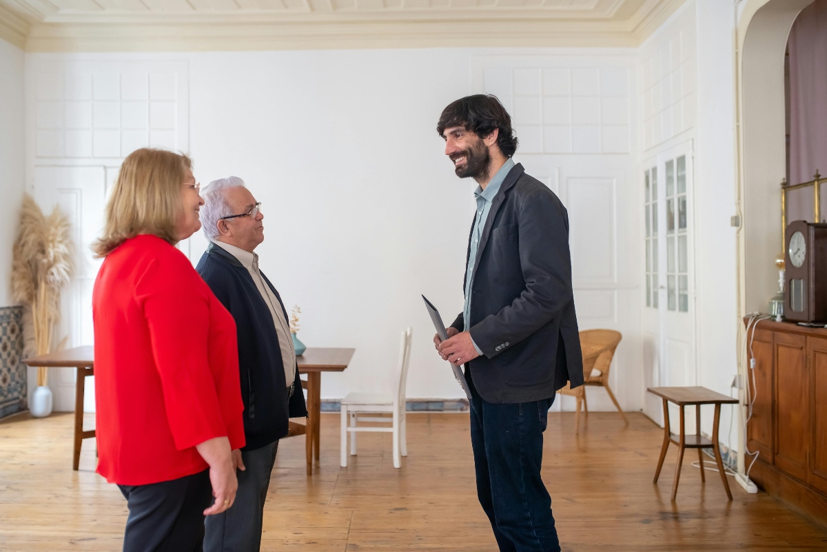 a man talking with an elderly couple about how to Help Seniors Organize and Move