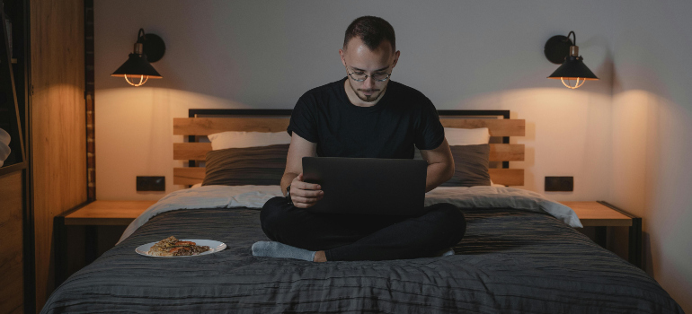 guy using a laptop for research and help choosing the right long-distance moving company