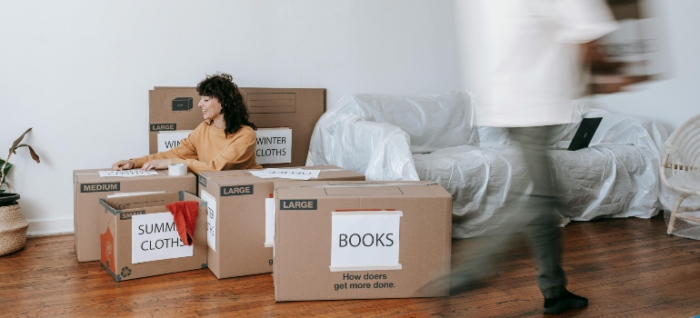 a couple packing according to the stress-free moving checklist for a seamless transition
